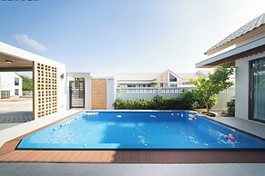 Songmee Pool Villa Nikompattana