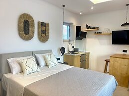Mykonos Dot Suites