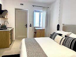 Mykonos Dot Suites