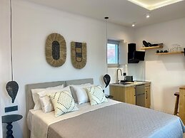 Mykonos Dot Suites