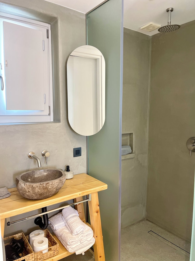 Mykonos Dot Suites