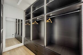 Phaedrus Living Apollo Skyview Penthouse