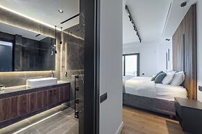 Phaedrus Living Apollo Skyview Penthouse