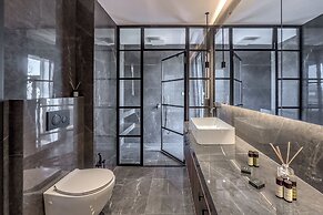 Phaedrus Living Apollo Skyview Penthouse