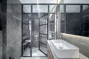 Phaedrus Living Apollo Skyview Penthouse
