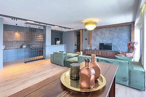 Phaedrus Living Apollo Skyview Penthouse