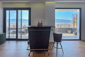 Phaedrus Living Apollo Skyview Penthouse