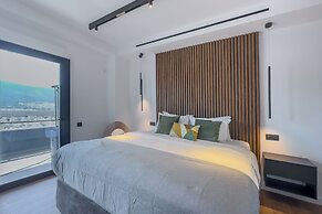 Phaedrus Living Apollo Skyview Penthouse