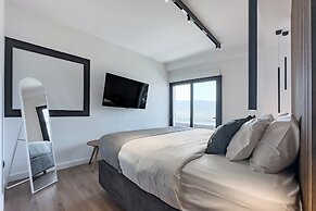 Phaedrus Living Apollo Skyview Penthouse