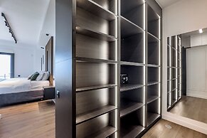 Phaedrus Living Apollo Skyview Penthouse