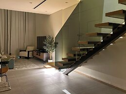 Stylish 1BR Penthouse in The Autograph
