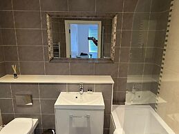 DH Aparthotels - Cromwell Apartment