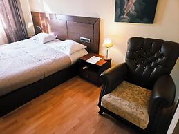 Dias Hotel