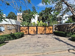 Punta Popy 3BR Duplex With Pool, Walk to Beach
