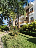 Punta Popy 3BR Duplex With Pool, Walk to Beach