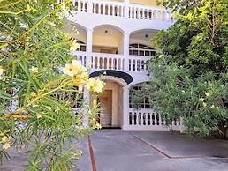 Beach Apartment With Pool - Costambar