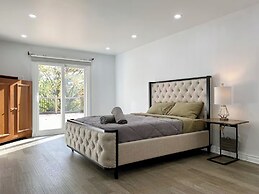 Vibrant City Retreat
