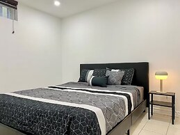 Vibrant City Retreat