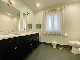Vibrant City Retreat