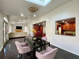 Vibrant City Retreat