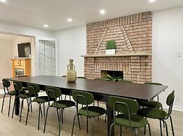 Vibrant City Retreat