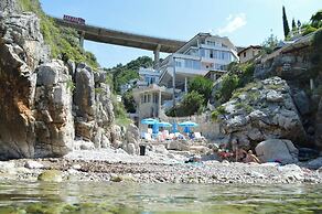 AZURA BAY HOTEL