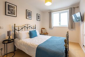 Hawk and Buckle Inn
