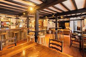 Hawk and Buckle Inn