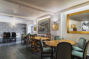 Hawk and Buckle Inn