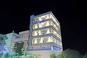 Fabhotel Dharani Grand