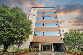 Fabhotel Dharani Grand