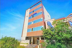 Fabhotel Dharani Grand