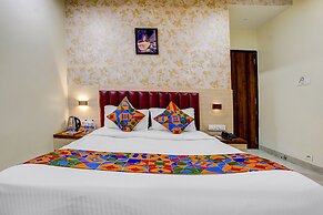 FabHotel Saineel - Nr Juhu