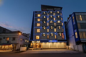 FabHotel Golden Comforts