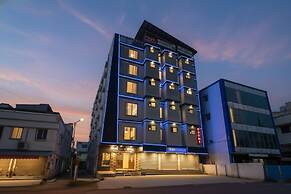 FabHotel Golden Comforts