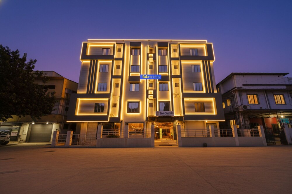Fabhotel The Crystal