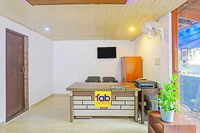 Fabhotel 22 Squares Living Spaces