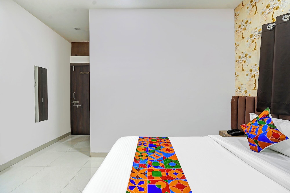 Fabhotel Amrit Palace - Opp Skye Corporate park