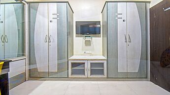 Fabhotel Executive pearl Inn - Nr Twin tower