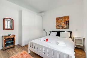 Elegant Apartment