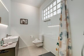 Elegant Apartment