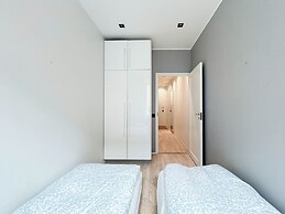 Stylish Downtown 2BR Flat with Sauna and Work Area
