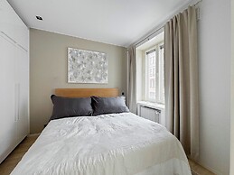 Stylish Downtown 2BR Flat with Sauna and Work Area