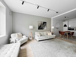 Stylish Downtown 2BR Flat with Sauna and Work Area