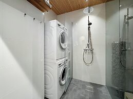 Stylish Downtown 2BR Flat with Sauna and Work Area