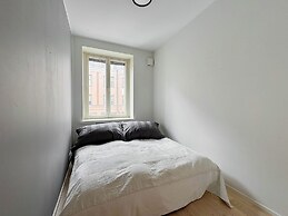 Stylish Downtown 2BR Flat with Sauna and Work Area
