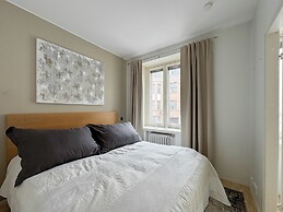 Stylish Downtown 2BR Flat with Sauna and Work Area