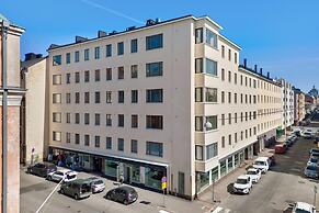Stylish Downtown 2BR Flat with Sauna and Work Area