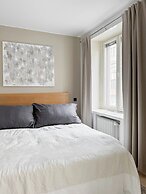 Stylish Downtown 2BR Flat with Sauna and Work Area