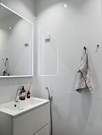 Stylish Downtown 2BR Flat with Sauna and Work Area